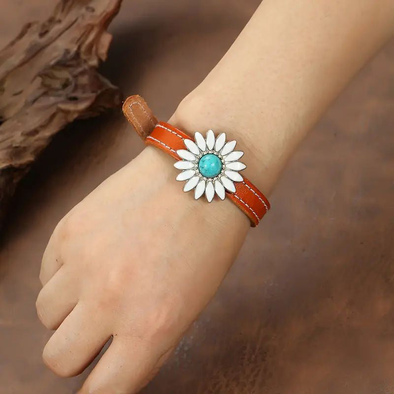 Charming Vintage Daisy Bracelet