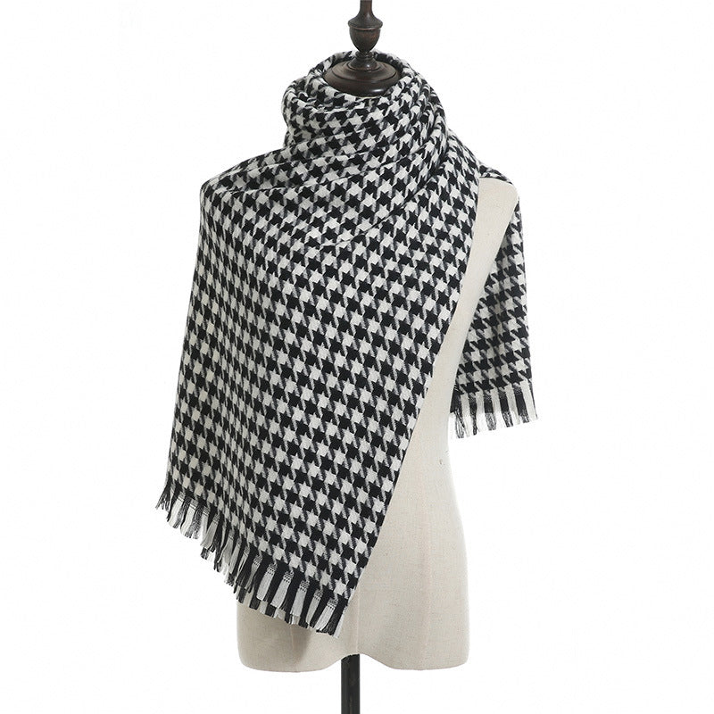 Luxurious Checked Scarf for Ultimate Warmth
