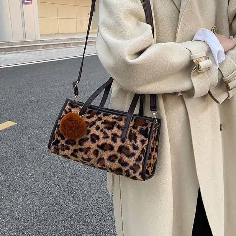 Chic Vintage Leopard Print Handbag