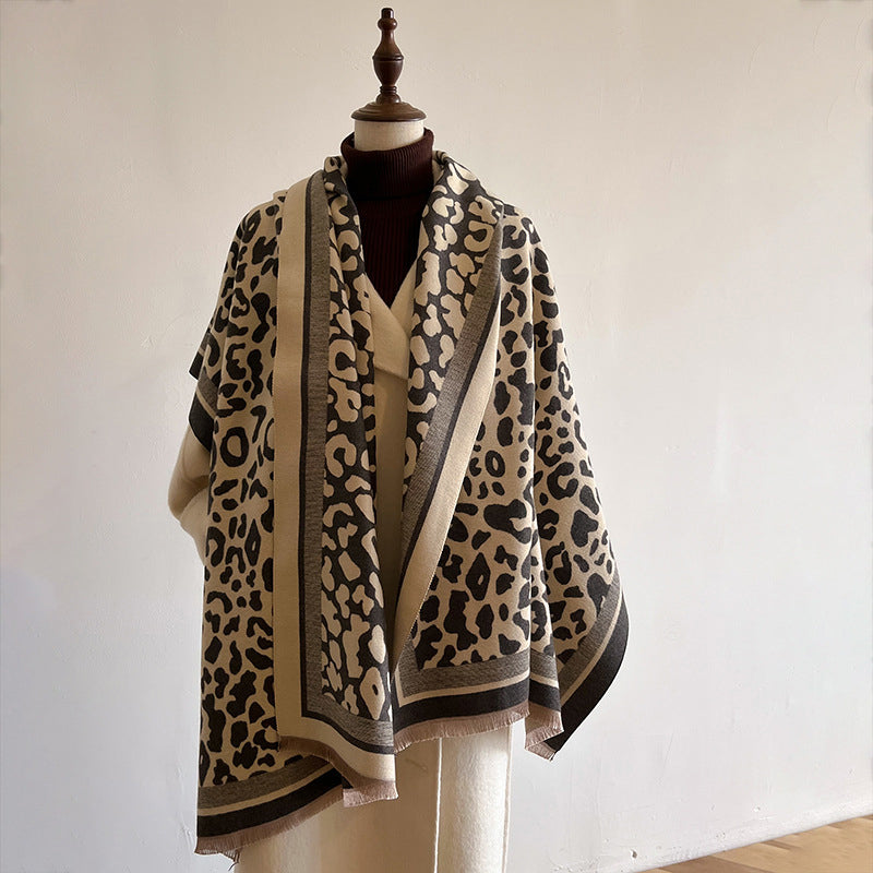 Chic Leopard Print Casual Scarf for a Trendy Look
