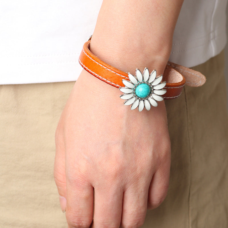Charming Vintage Daisy Bracelet