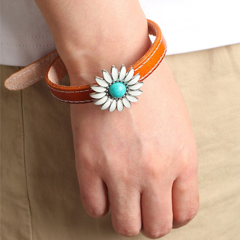 Charming Vintage Daisy Bracelet