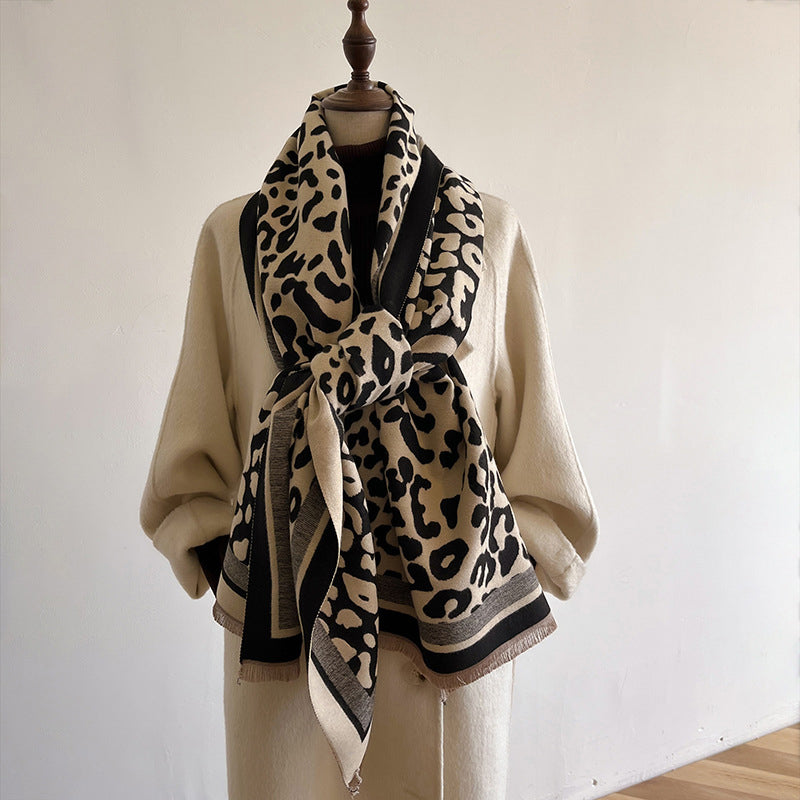 Chic Leopard Print Casual Scarf for a Trendy Look