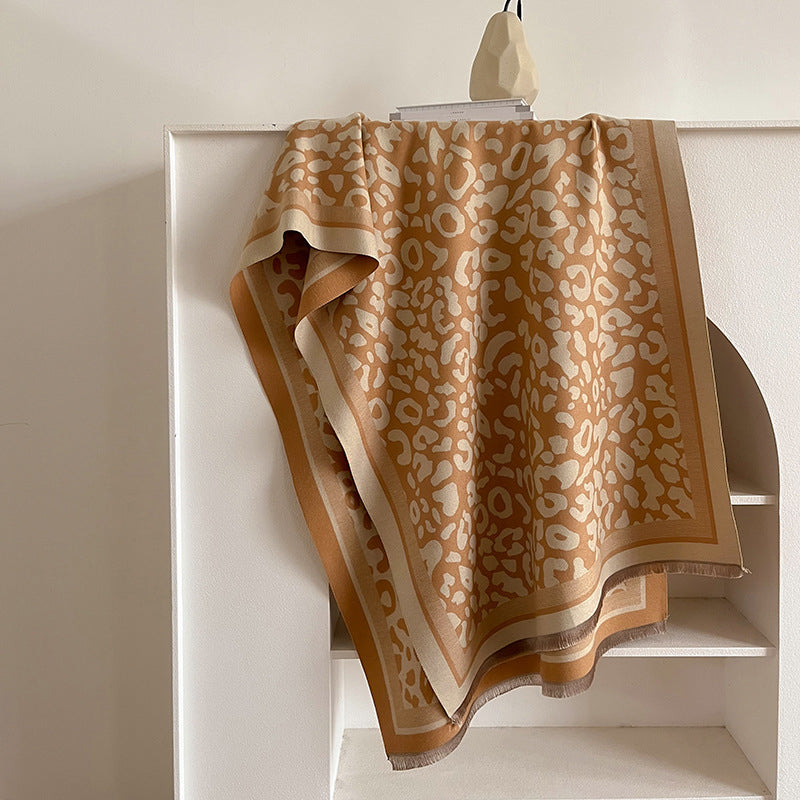 Chic Leopard Print Casual Scarf for a Trendy Look