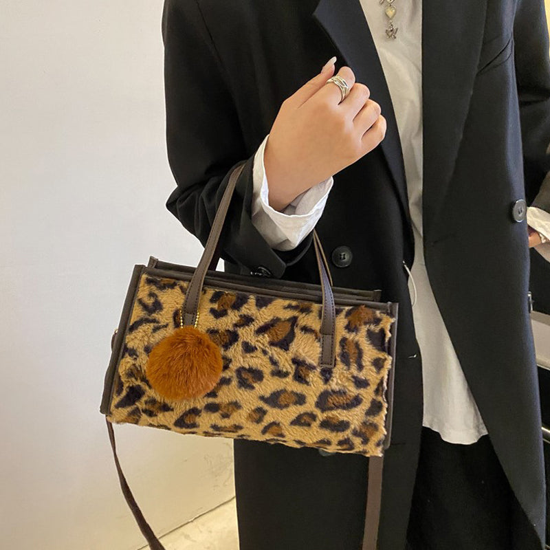 Chic Vintage Leopard Print Handbag