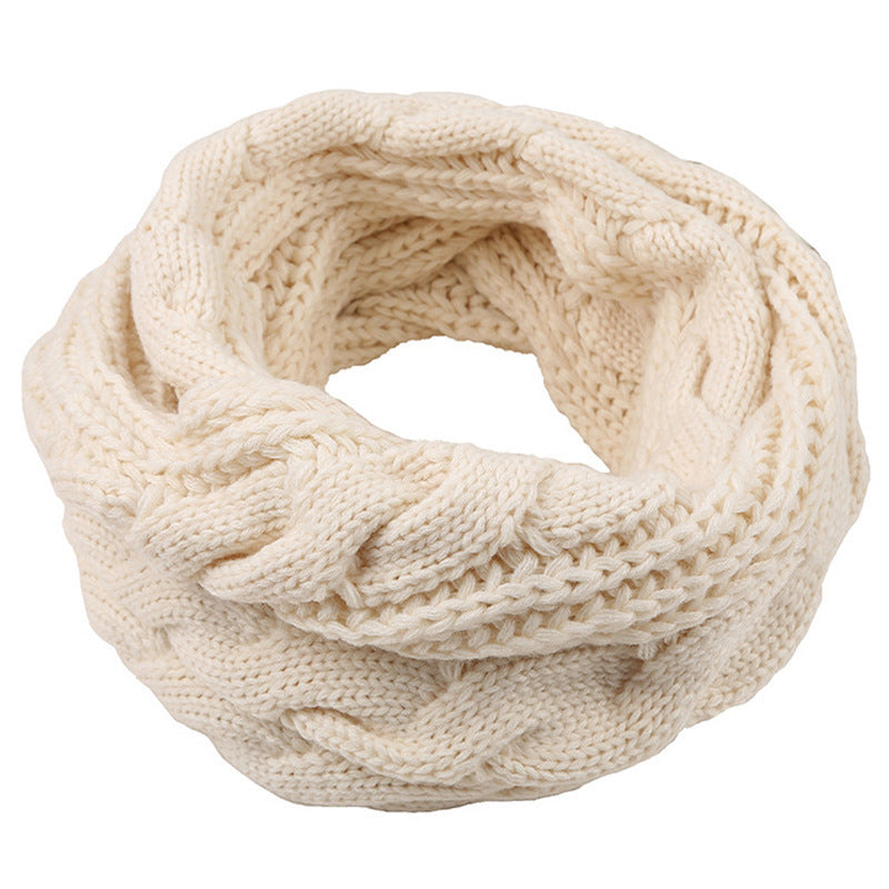 Luxurious Knitted Scarf in Solid Color Design