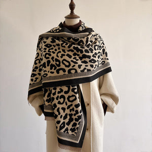 Chic Leopard Print Casual Scarf for a Trendy Look