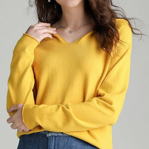 Sleek Solid Color Hoodie for Comfort and Style